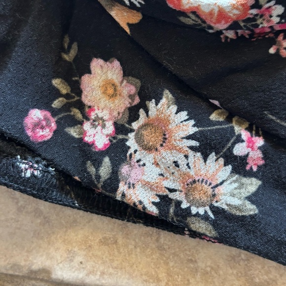 *Y2K Black Floral Twist Front Cropped Cami w/ Dainty Straps Romantic Cottagecore - Picture 7 of 8